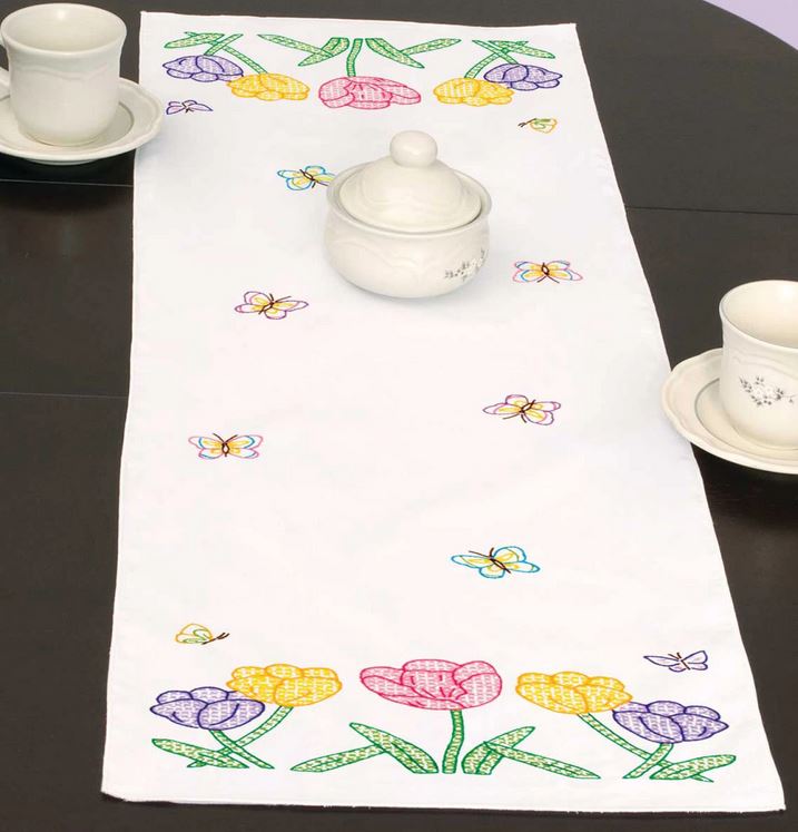 Beautiful Blooms Tablerunner from Jack Dempsey
