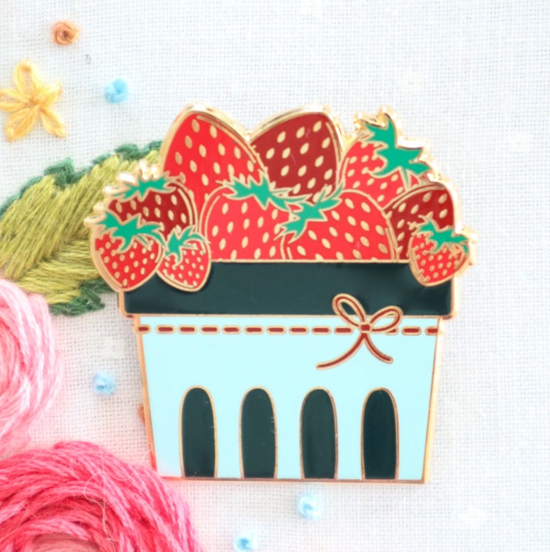 Strawberry Basket Magnetic Needle Minder from Flamingo Toes