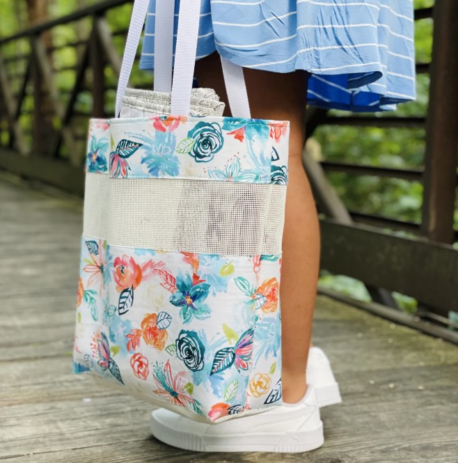 Vinyl Mesh Market Bag Pattern by Lisa Spalding