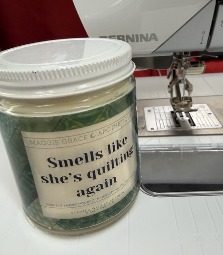 [Bailey-8] Maggie Grace Apothetique Smells Like She's Quilting Again Crisp Linen Candle